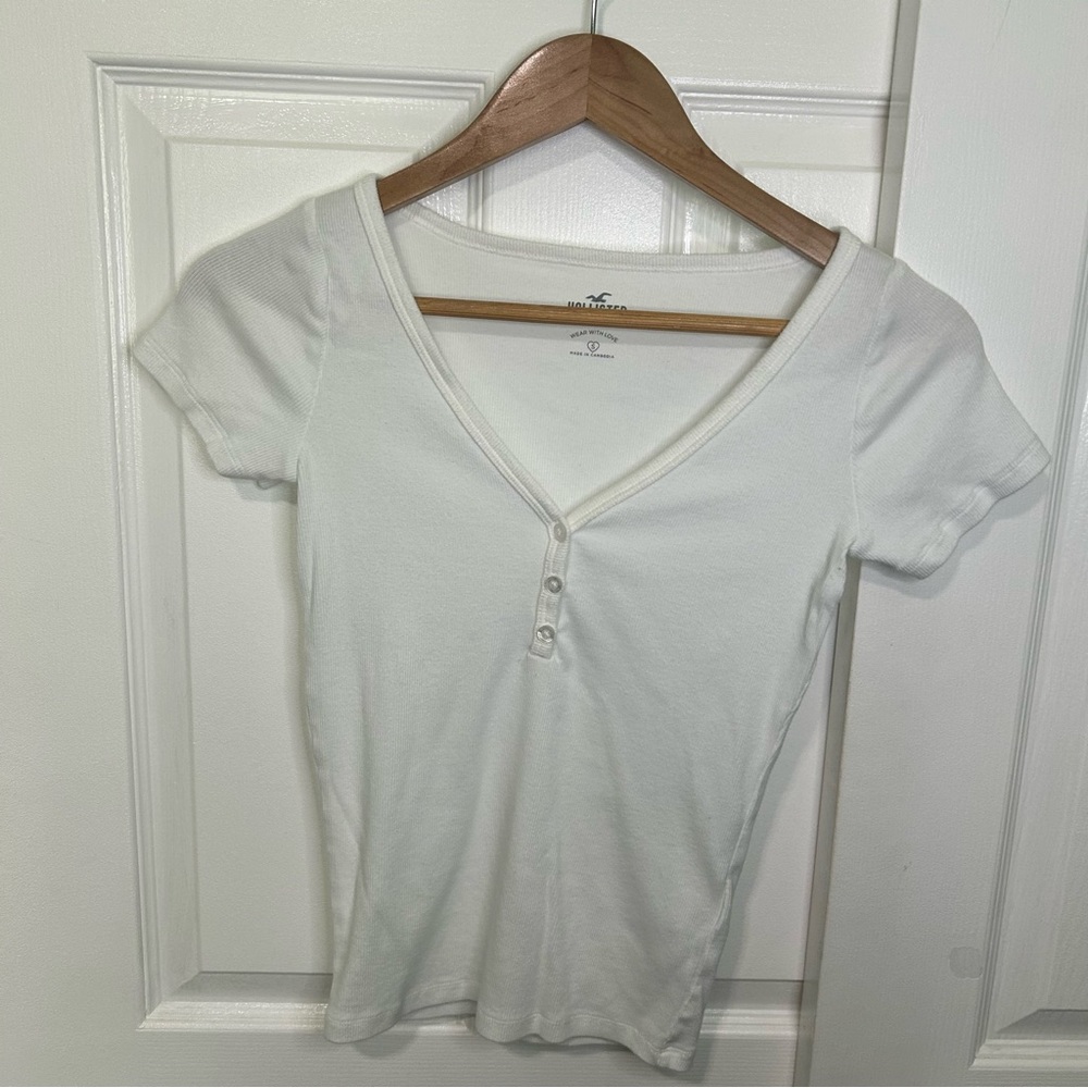 Hollister White V-Neck Short Sleeve Top Size S